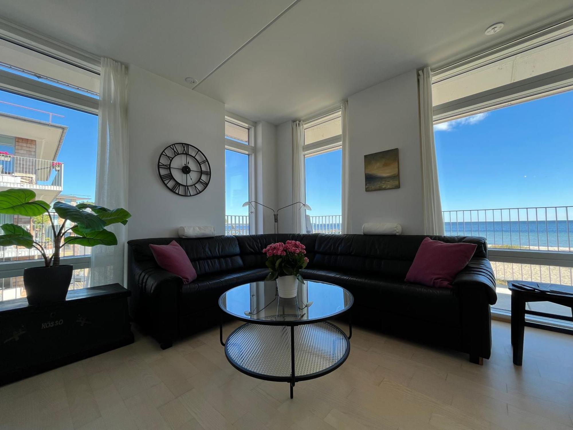 Ahusbrygga Apartment Hotel Ngoại thất bức ảnh